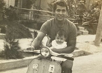 El salvadoreño que lleva 60 años entre «avispas»