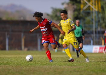 Limeño sufrió al final, pero derrotó a Firpo y acortó distancia con Metapán por la permanencia