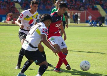 Oda al bostezo en el cubil, FAS no pudo doblegar al 11 Deportivo en el estadio Óscar Quiteño