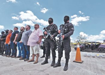 Envían a prisión a cinco hombres que llevaban 140 kilogramos de droga