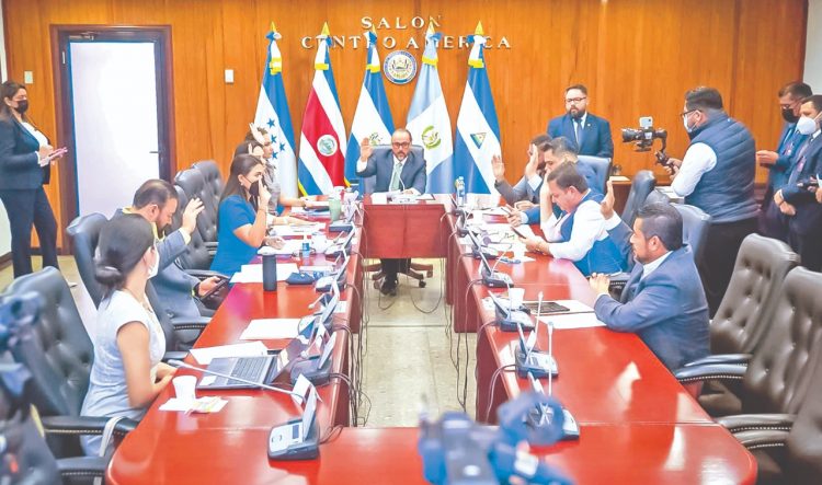 Transparencia
 El Tribunal
de Ética
Gubernamental
vela por el
correcto
funcionamiento
de la
administración
pública.