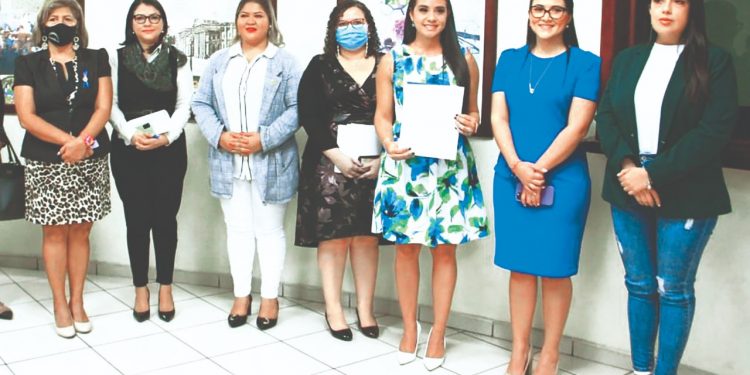 Respaldo. La comisión de la mujer de la Asamblea mantiene su
apoyo al sector femenino salvadoreño acuerpando propuestas.