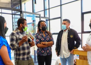 Embajadora de la provincia de Lualaba de la República Democrática del Congo visita CUBO en la colonia IVU