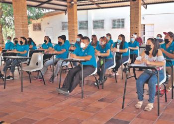 Capacitan a estudiantes de Morazán sobre primeros auxilios