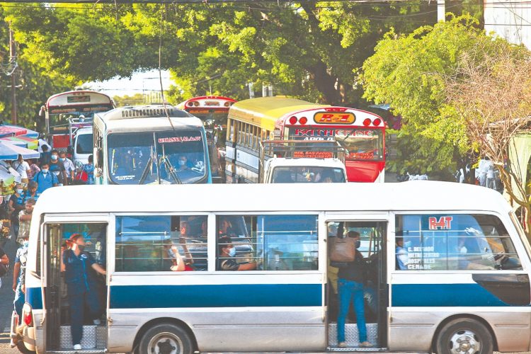 Respaldo. La bancada de Nuevas Ideas reiteró ayer su apoyo a las
acciones del Gobierno en favor de los usuarios del transporte público.