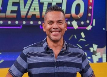Presentador salvadoreño, Roberto Acosta, se despide del programa «Llévatelo»