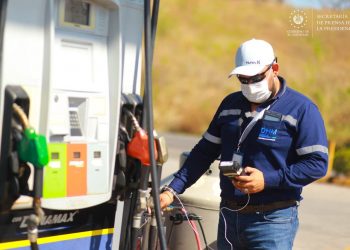 Autoridades realizan inspecciones en diferentes gasolineras de El Salvador
