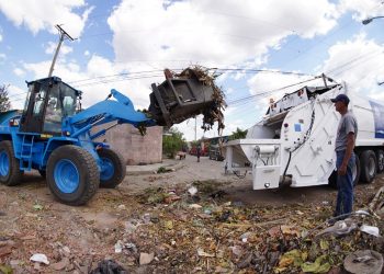 Retiran más de 100 toneladas de basura en Santa Ana