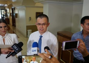 Fundador de la principal bolsa de criptodivisas explora inversiones en El Salvador