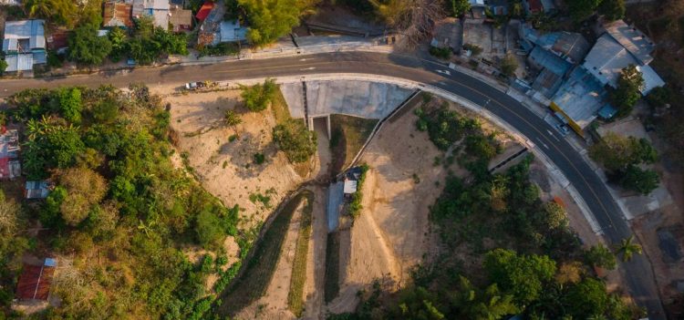 Ministerio de Obras Públicas y FOVIAL entregan nuevo puente en Santa Cruz Michapa