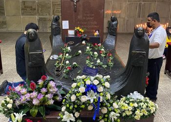 Fieles católicos conmemoran el martirio de Romero