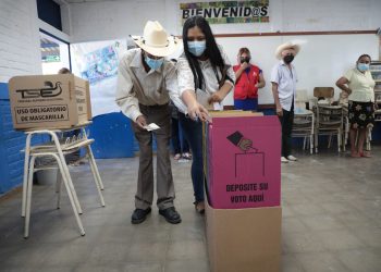 Magistrados del TSE presentan propuestas de reformas electorales