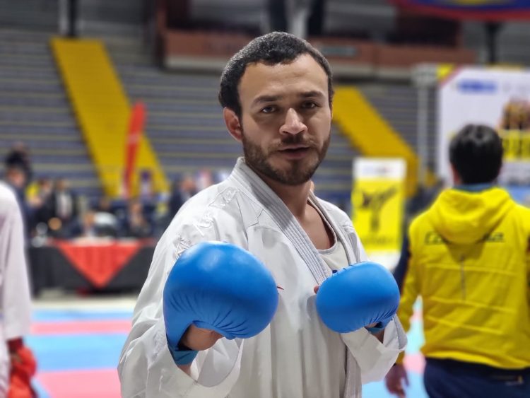 Jorge Merino ganó la presea de oro en Kumite Individual -84 kilogramos, categoría mayor, en el C.A. y del Caribe de Karate Do, finalizado hoy en Colombia. Foto/FSK
