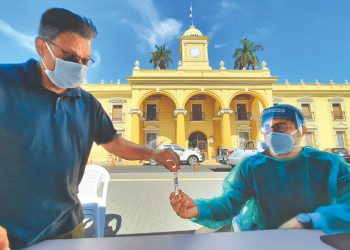 Aprovechó su visita a El Salvador para hacerse la prueba de la COVID-19