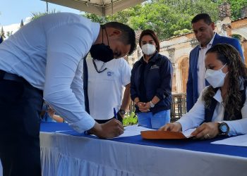 Marlene podrá trabajar en una gasolinera