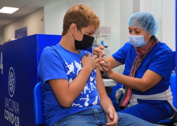 El Salvador avanza con cuarta dosis mientras otros países a penas inician la aplicación