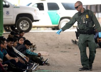 Prevén fin de la norma sanitaria que expulsa a migrantes