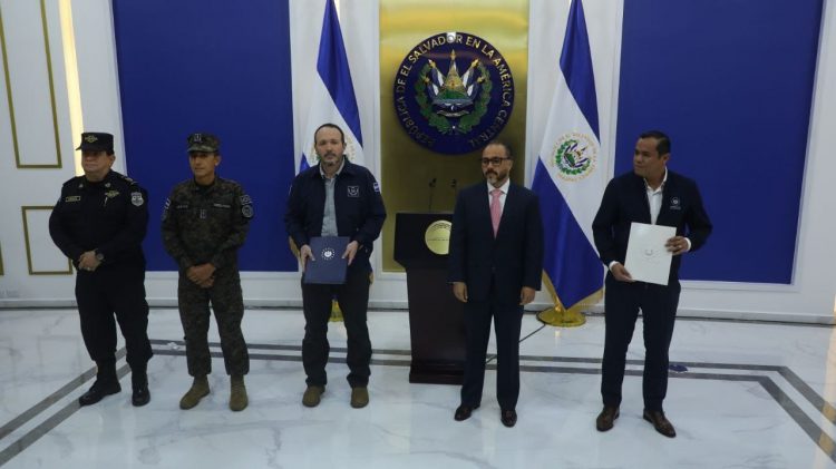Seguridad
La Asamblea
Legislativa
entregó un
paquete de
herramientas
para frenar
la ola
delincuencial.