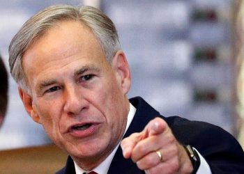 Texas celebra un año de su operación antiinmigrante a pesar de las críticas