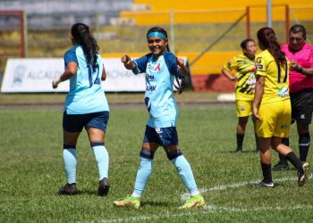 Brenda Cerén marcó nueve goles en goleada de Alianza Women sobre 11 Deportivo