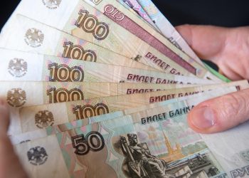El rublo y el sistema bancario de Rusia se recuperan, pese a sanciones occidentales