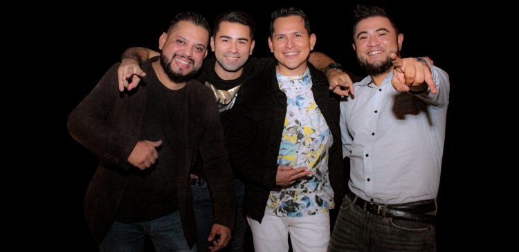 Integrantes de Farra, teloneros del concierto de Bacilos en El Salvador el 19 de marzo: Allán Mármol (derecha),
En medio a la derecha, Óscar Gallardo
En medio a la izquierda, Carlos Hernández, luego Carlos Mendoza. Foto: Cortesía.
