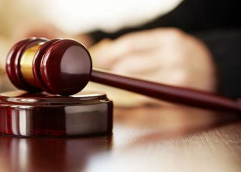 Joven testifica contra su padre en juicio por el asalto al Capitolio de EE. UU.