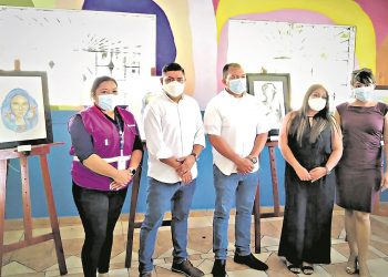 Pintoras exponen su arte en la Casa de la Cultura de El Rosario, en La Paz