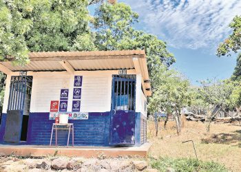 Comunidad teme perder parte del terreno donde funciona una escuela en La Unión