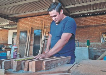 Alexis sueña con instalar un taller y que sea una fuente constante de empleo