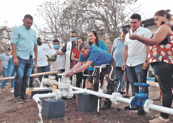 Miembros de la diáspora y alcaldía inauguran sistema de agua potable en Bolívar 