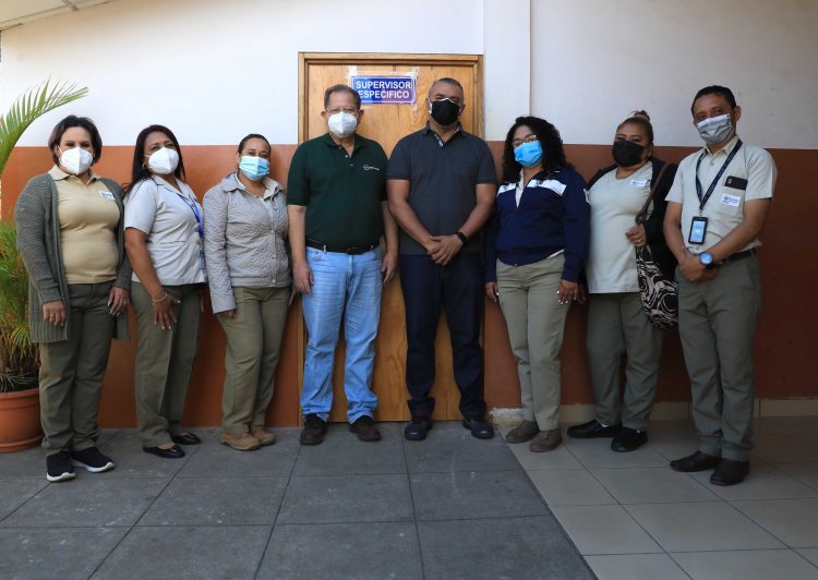 El proyecto beneficia a la unidad de salud de Ahuachapán, que atiende más de 4,500 consultas en promedio mensuales.
