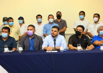 Catorce concejales, exconcejales, exalcaldes y exdiputados renuncian al partido ARENA