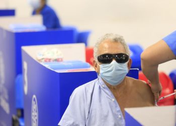 Salvadoreños aprueban avance de aplicación de la cuarta dosis de vacunas contra COVID-19