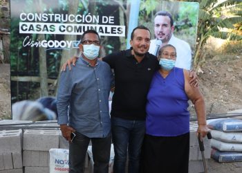 Alcalde de Zaragoza entrega materiales para construcción de casa comunal en comunidad El Progreso