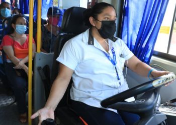 Superando estereotipos: conozca la historia de las tres buseras de occidente
