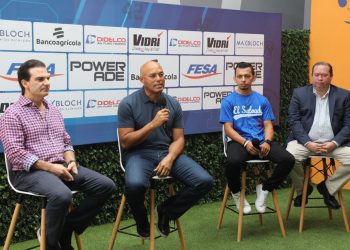 Mariano Rivera, un visitante fuera de serie para el béisbol salvadoreño