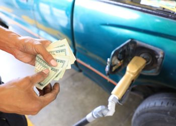 Continúa la verificación de precios de combustibles en gasolineras de El Salvador