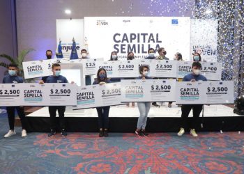 Jóvenes emprendedores reciben $100,000 en capital semilla por INJUVE