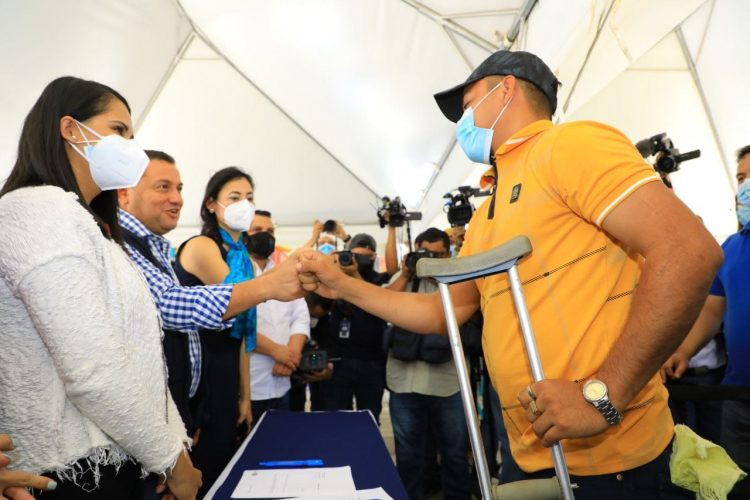 Una treintena de personas con discapacidad fueron colocadas recientemente por la empresa Global Development en San Juan Opico./ Foto: Diego García.