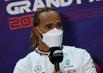 Lewis Hamilton dispuesto a invertir en la compra del Chelsea