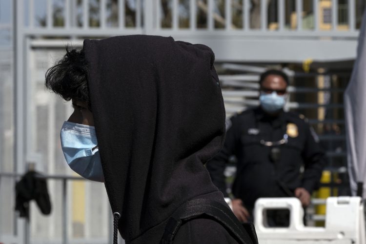 Indiferentes
Los tres
estados son
republicanos
y no están de
acuerdo con
la medida que
ha expuesto
a los
inmigrantes a
la violencia. Foto AFP.