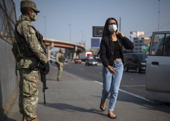 Presidente de Perú anuncia fin del toque de queda en Lima tras diálogo con el Congreso