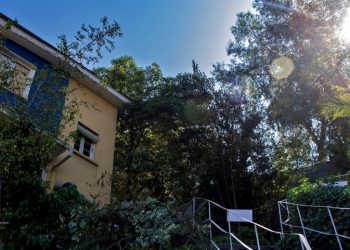 La Fundación Neruda lanza un SOS para mantener las casas del poeta