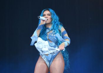 Karol G sacudió la principal tarima de Coachella cantando a las mujeres y los latinos