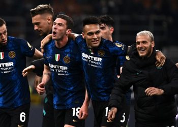 Inter toma el mando de la Serie A tras doblegar 3-1 a la Roma