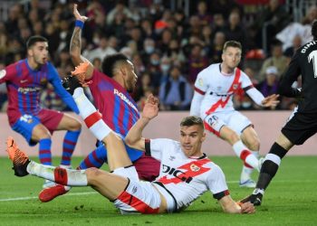Barcelona cae de nuevo en casa y deja la liga al alcance el Real Madrid