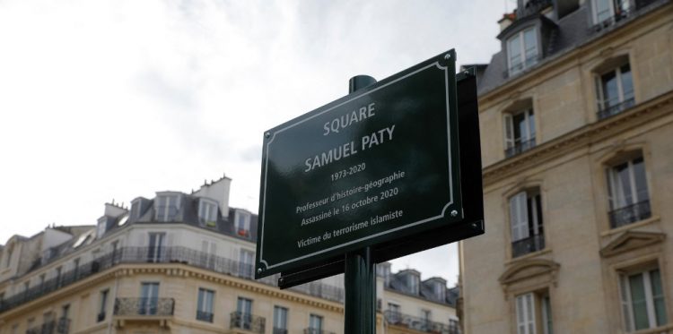 Familia de profesor decapitado en Francia denuncia al Estado por no haberlo protegido. FOTO/ AFP.