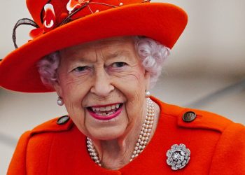 Isabel II aparece sonriente y sin bastón a unas semanas de las celebraciones del jubileo