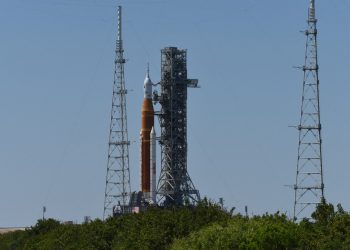 Cohete lunar que testea la Nasa falla y vuelve al hangar